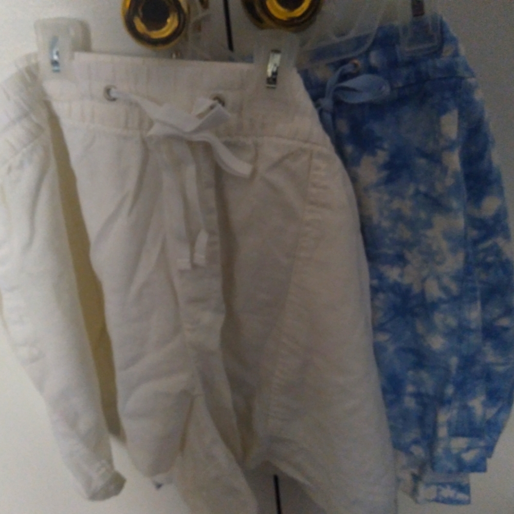 2 PAIRS OF GAP CARGO SHORTS